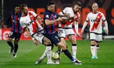 巴塞罗那大胜西甲强队，继续稳坐榜首