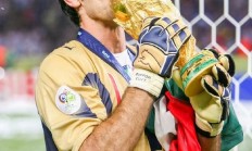 1xBit体育vip注册-布冯正式宣布退役，结束22年传奇门将生涯的简单介绍