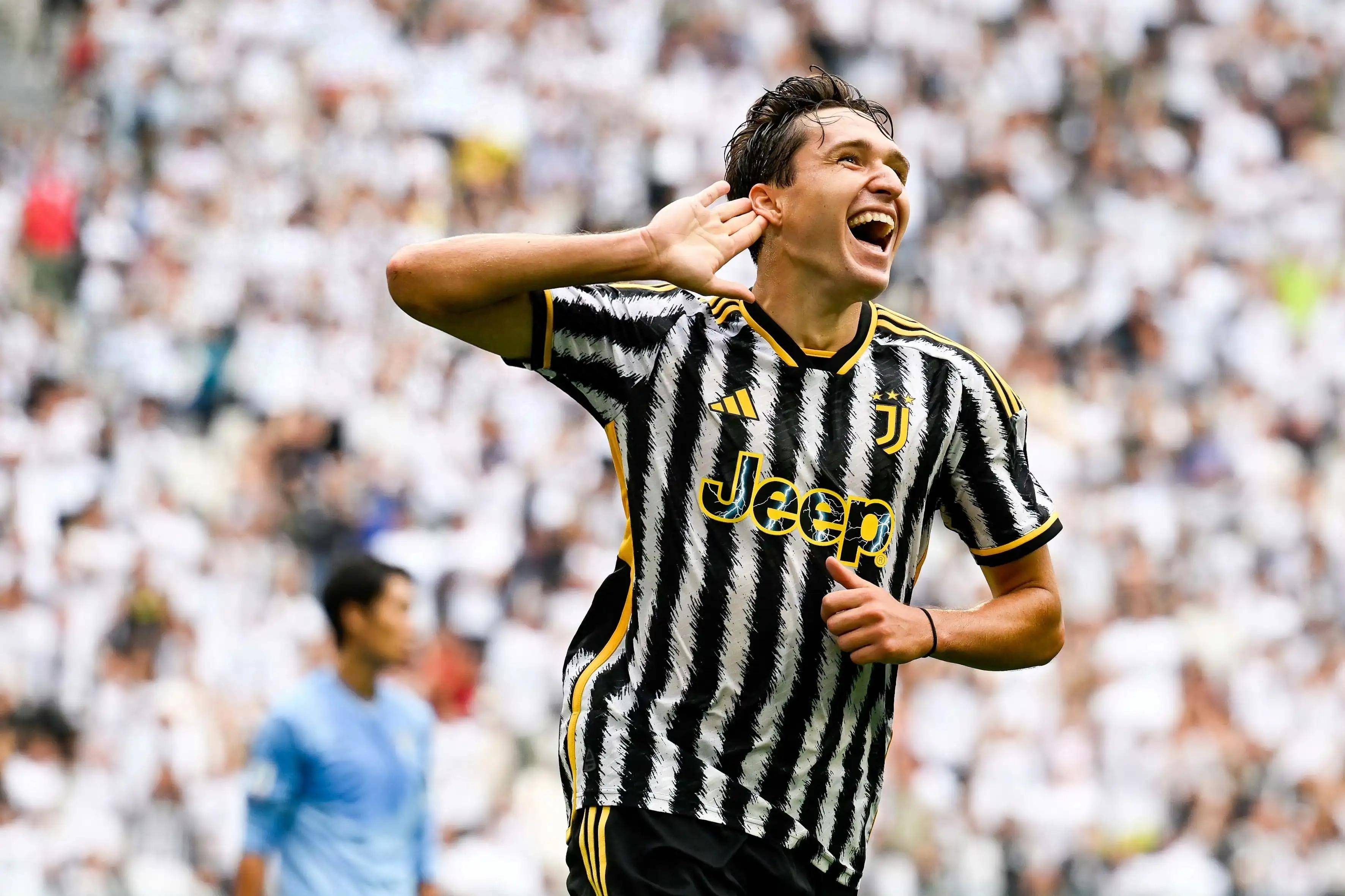 包含南欧队卫冕冠军险胜，积分榜排名暂居榜首的词条