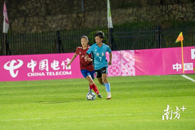 中国足球女子队伍备战比赛，有望闯入前八强