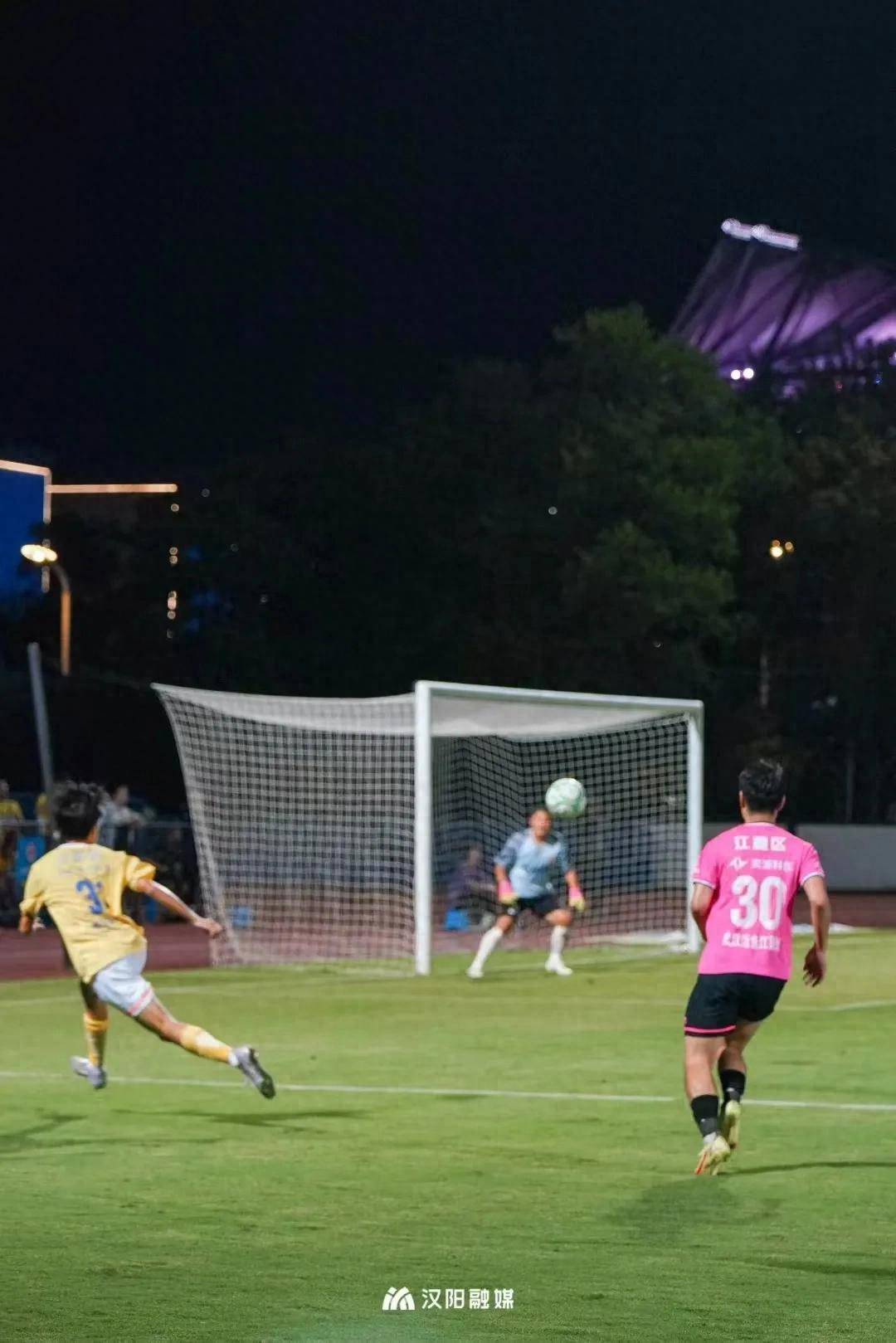 广州富力门将扑出点球，助球队逆转胜利