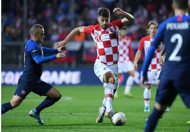 克罗地亚队精彩表现，跻身决赛阶段