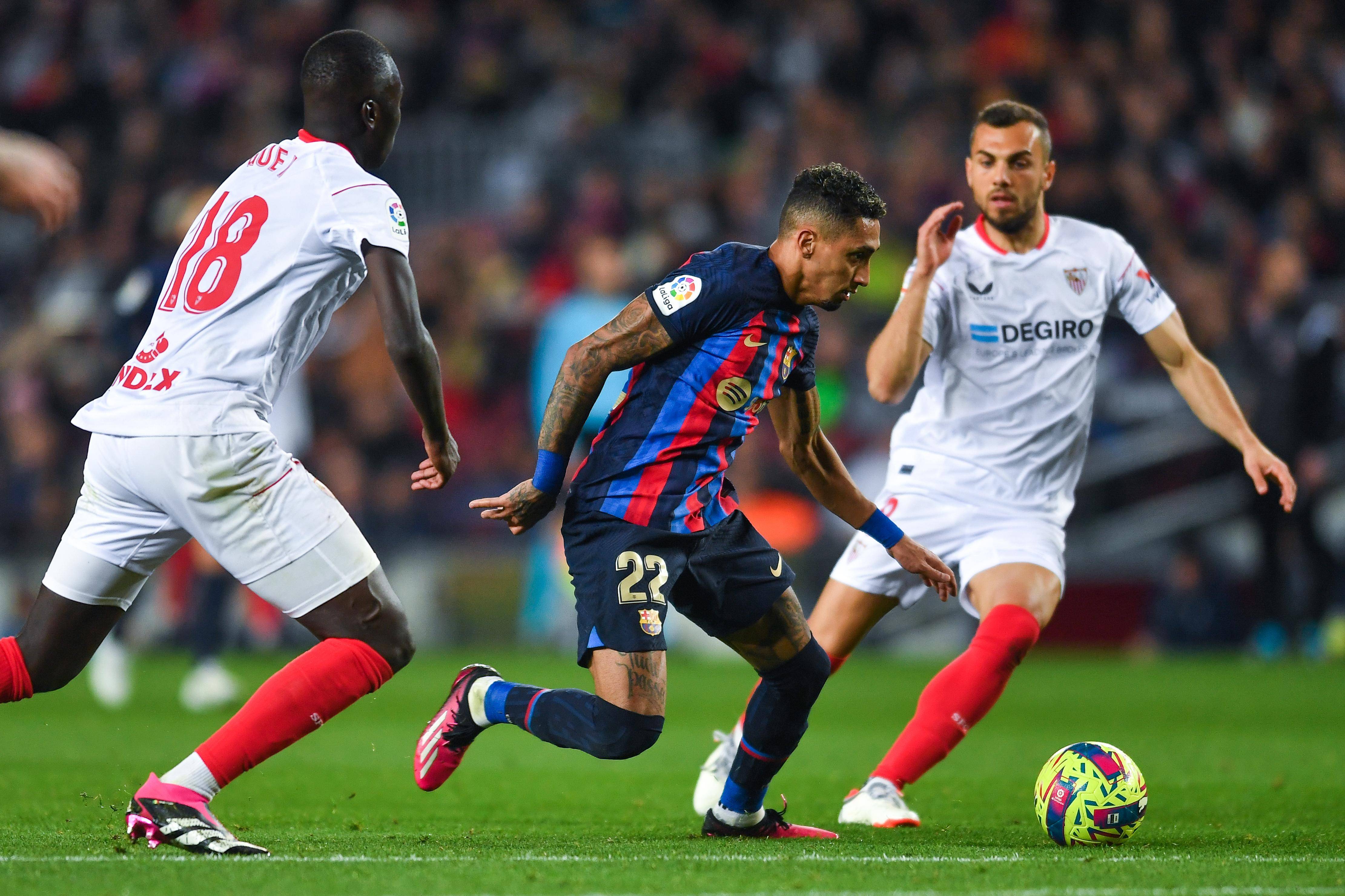 巴塞罗那大胜西甲强队,继续稳坐榜首 巴塞罗那大胜西甲强队,继续稳坐榜首