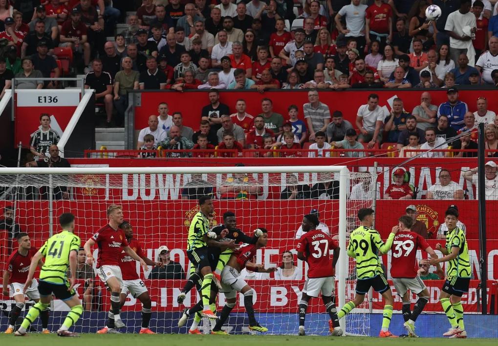 曼联客场取胜,重返英超前列积分榜 曼联客场取胜,重返英超前列积分榜