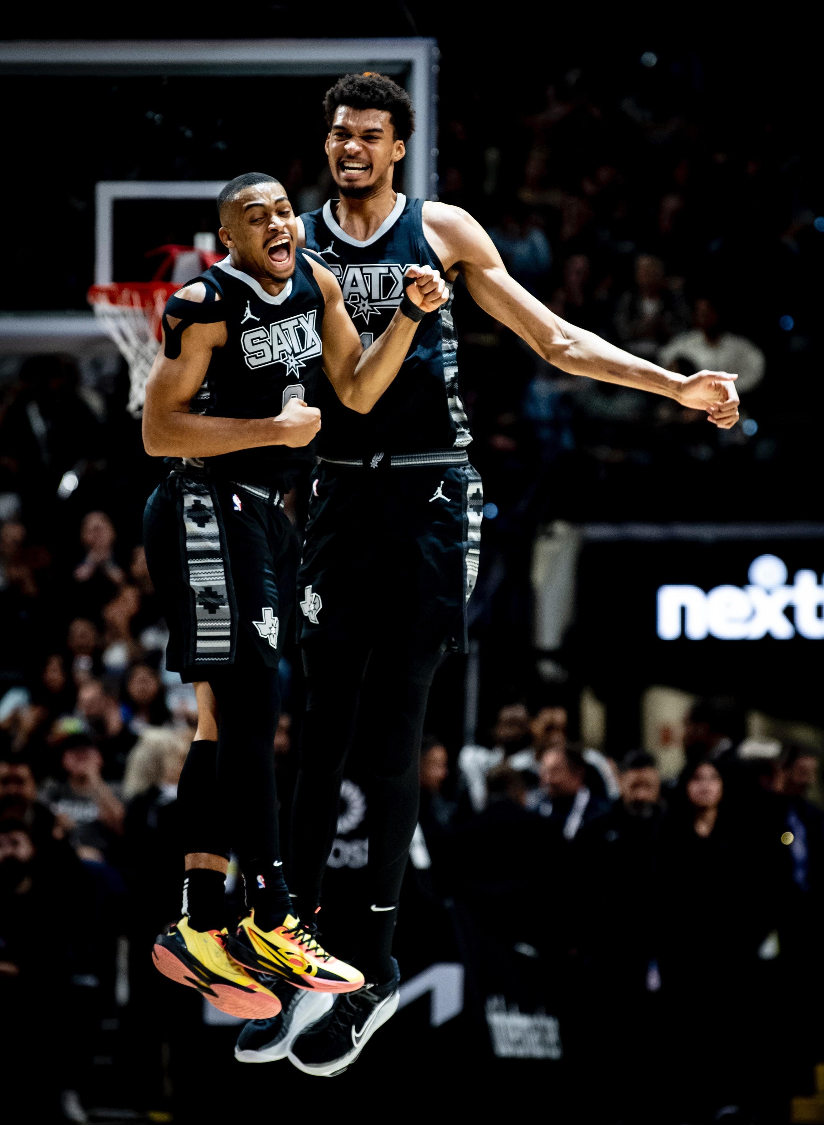 快船主场大胜马刺，保罗贡献全场最高得分