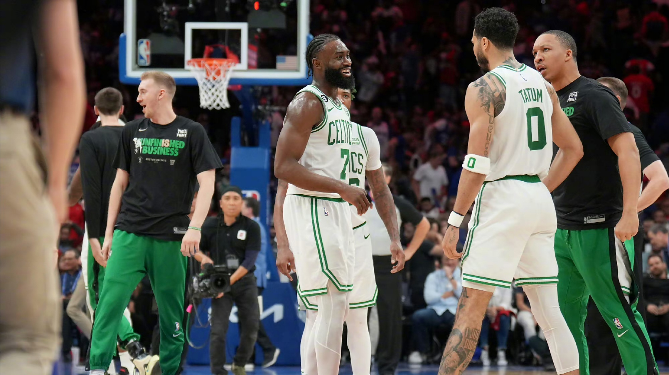 包含76人险胜凯尔特人,继续保持不败纪录的词条 包含76人险胜凯尔特人,继续保持不败纪录的词条