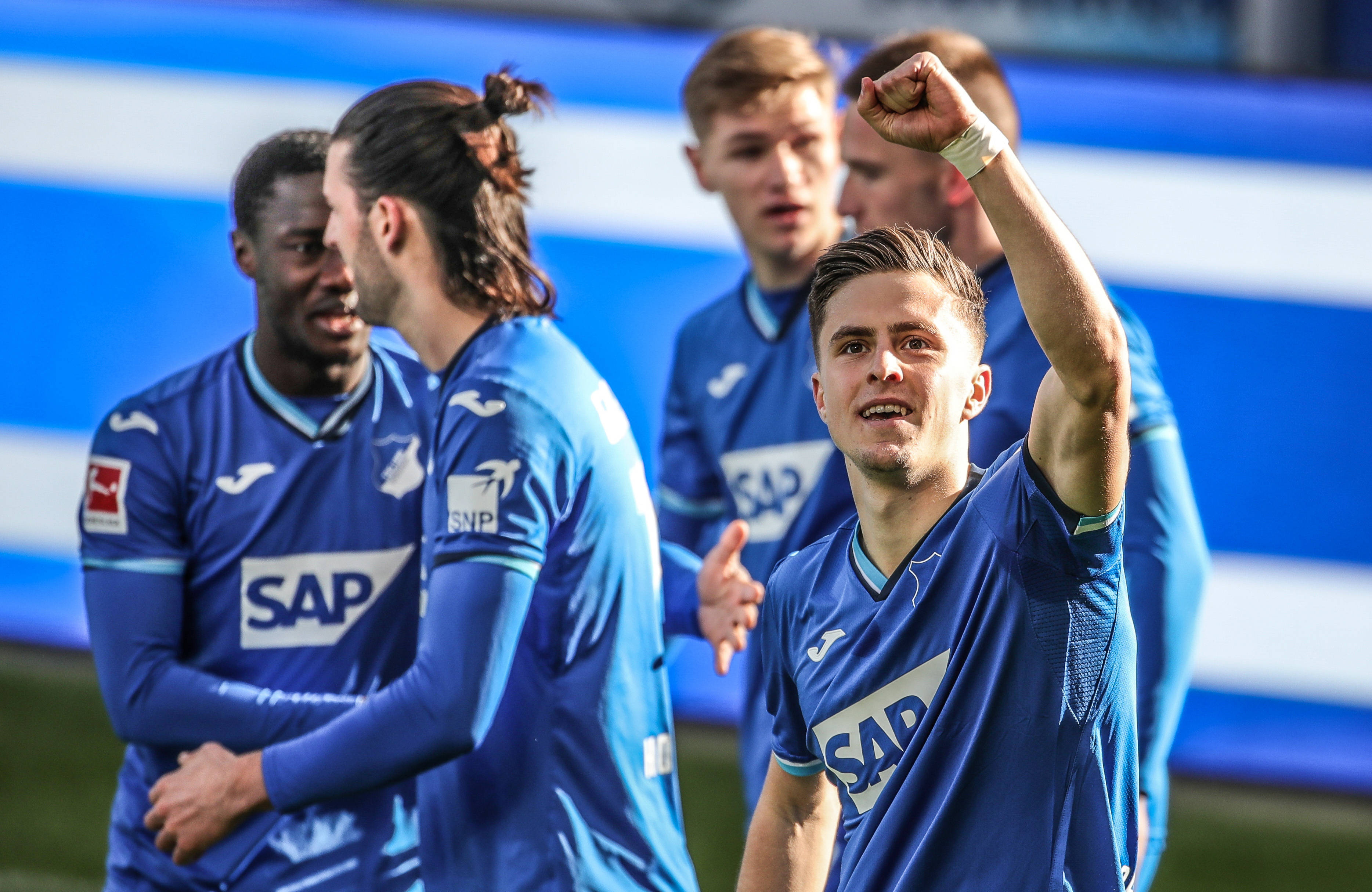 佛罗伦萨大败AC米兰,遭遇赛季首败 佛罗伦萨大败AC米兰,遭遇赛季首败