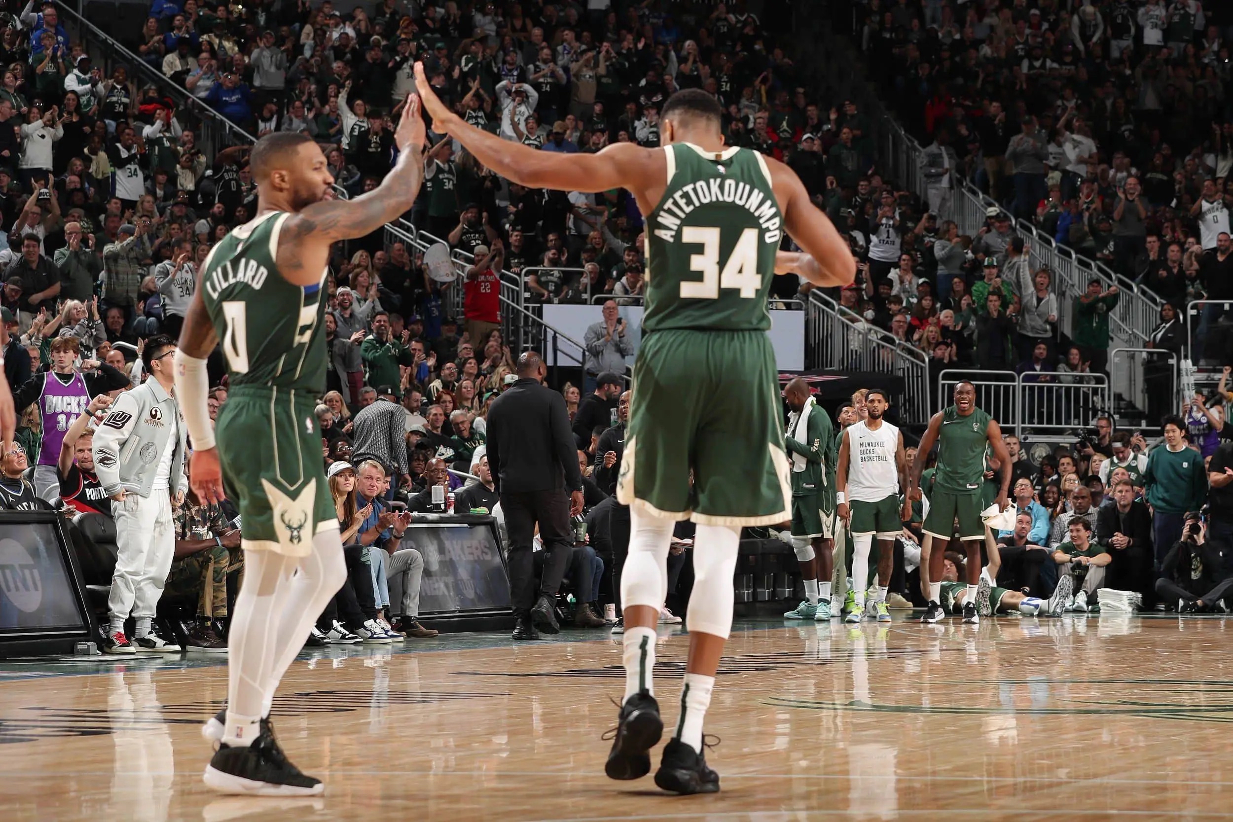 雄鹿主场击败公牛，保持领先