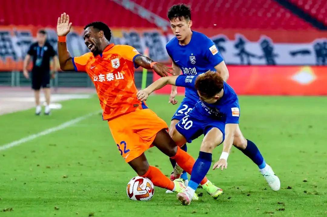 重庆力帆主场不敌广州恒大，遭遇失利