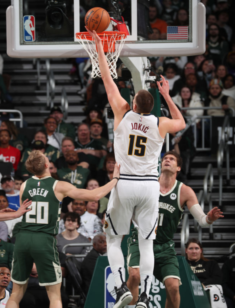 雄鹿轻取活塞，安东尼-戴维斯飙+抛却空砍的简单介绍